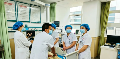 靈台縣醫護人員在天津市津南區跟崗學習。靈台縣委宣傳部供圖