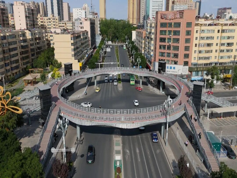 工农路十字人行天桥俯瞰图。白银区融媒体中心供图