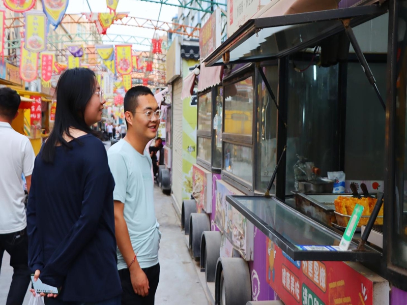 白银区观光夜市。白银区融媒体中心供图