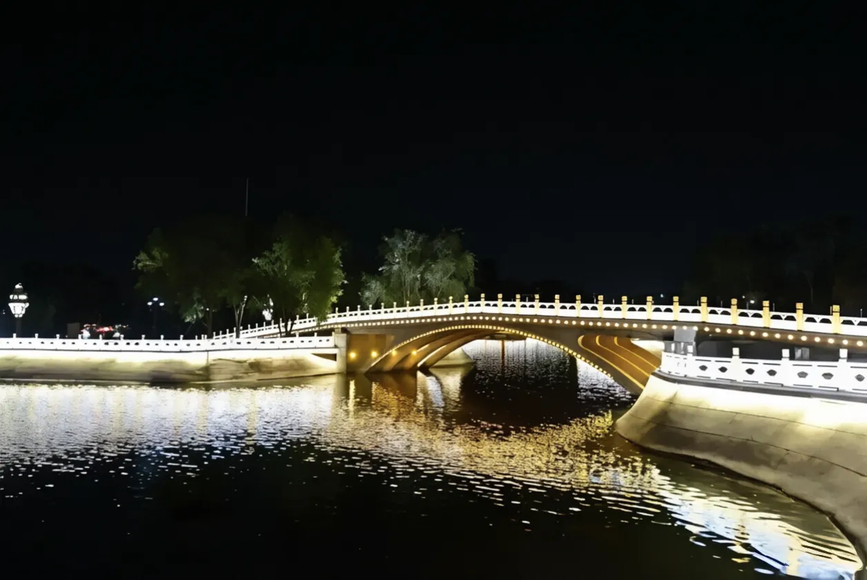 公园夜景。白银区融媒体中心供图