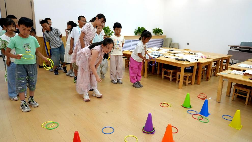 孩子們互動玩耍。永靖縣委宣傳部供圖