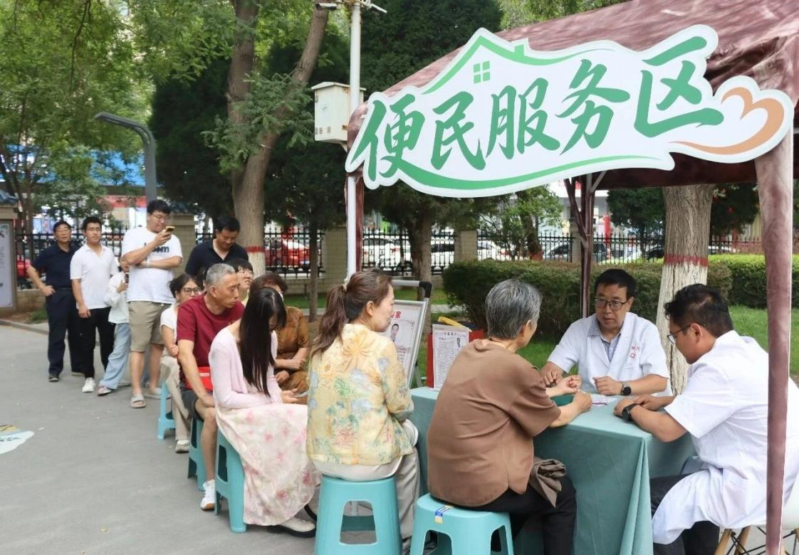 万盛公园内设置便民服务区。白银区融媒体中心供图