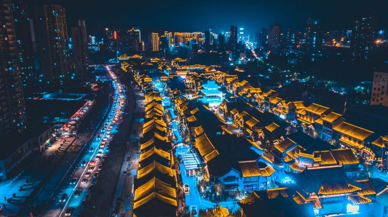 位于兰州市七里河区的兰州老街夜景。七里河区委宣传部供图