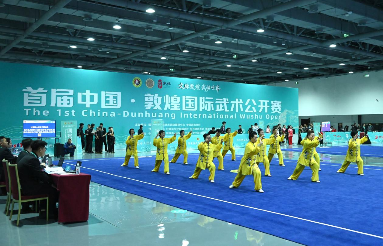 2026年10月12日，在甘肃省敦煌国际会展中心赛场，选手在比赛中。张晓亮 摄