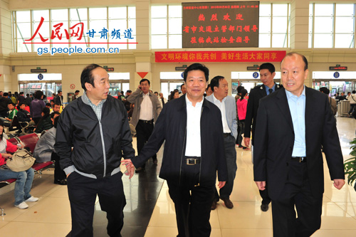 甘肃省交通运输厅副厅长王繁己节前检查我省客