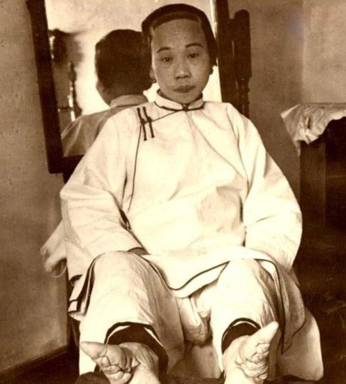 旧中国小脚女性悲惨写真