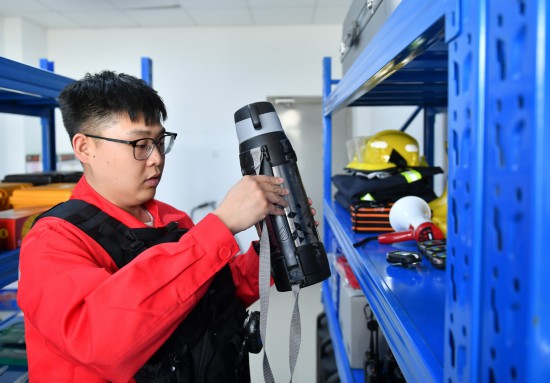 4��28�գ�Ѳ�߶�Ա��˶���г���ǰ��׼��������