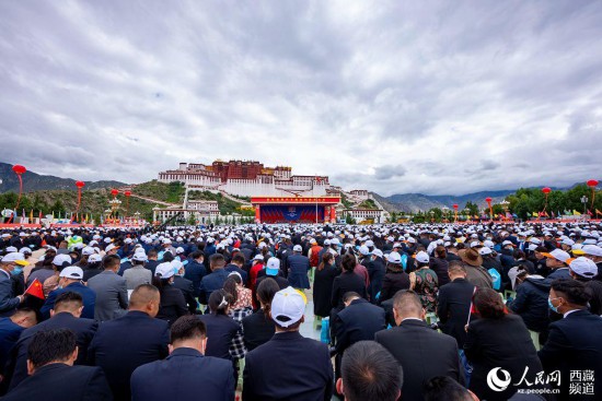 8月19日10時，慶祝西藏和平解放70周年大會在拉薩市布達拉宮廣場隆重舉行。徐馭堯 攝