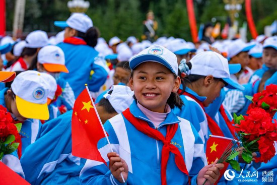 8月19日10時，慶祝西藏和平解放70周年大會在拉薩市布達拉宮廣場隆重舉行。徐馭堯 攝