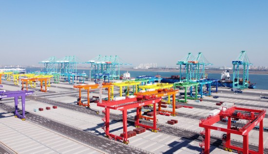 天津港智慧零碳码头投产运营