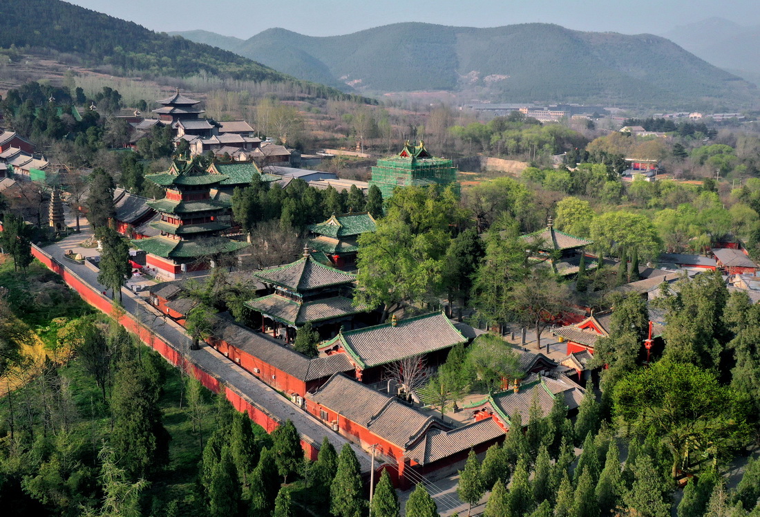 这是登封“天地之中”历史建筑群中的少林寺常住院(4月7日摄,无人机照片)。