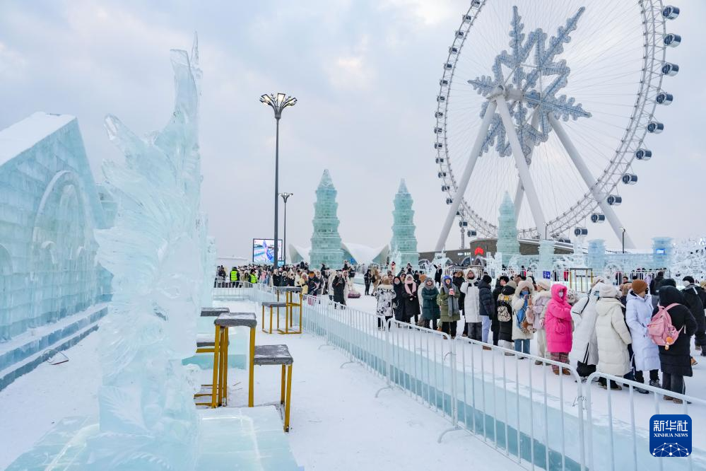 第35届中国·哈尔滨国际冰雕比赛落幕